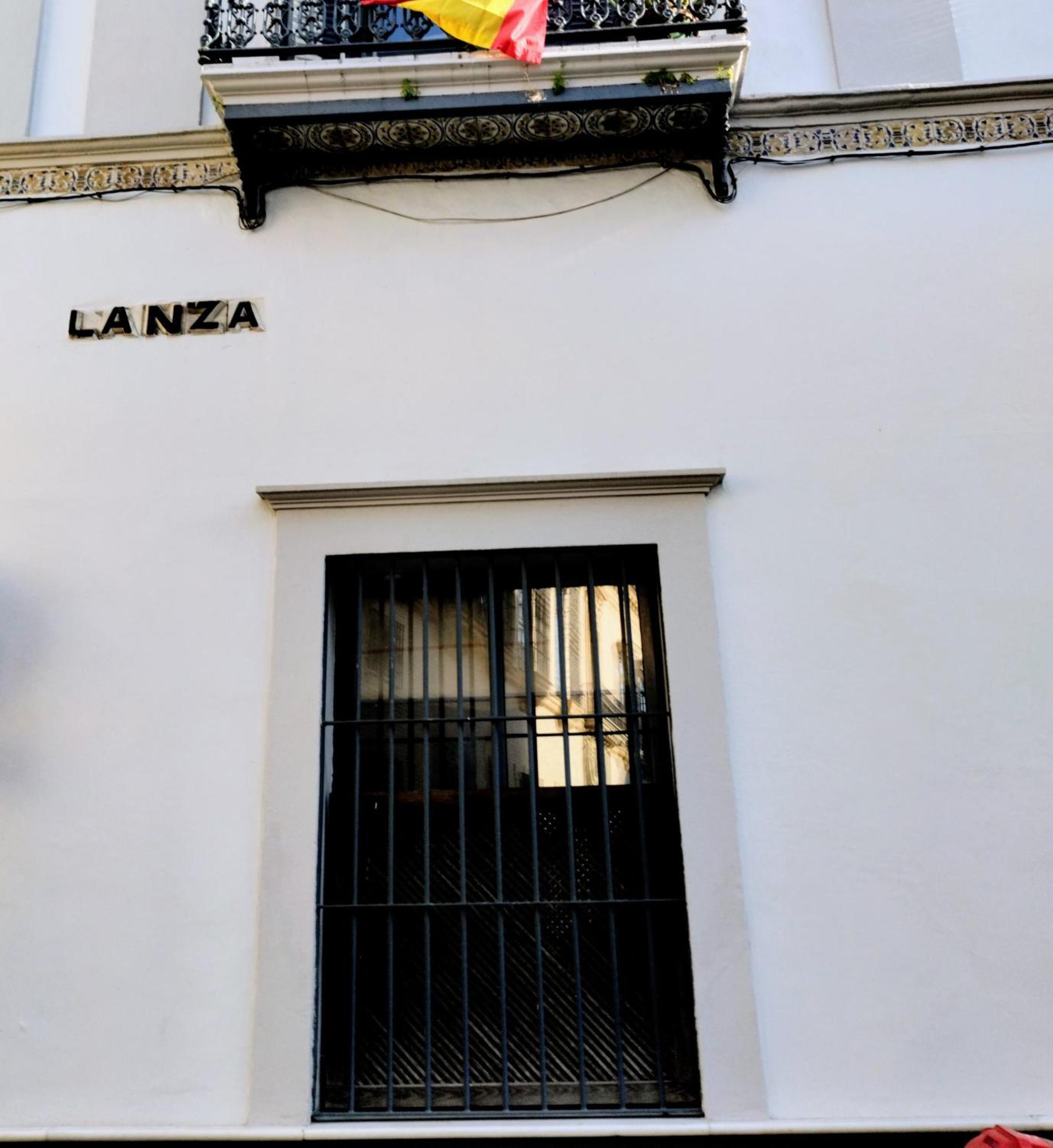 Alojamiento Lanza En El Corazon De Sevilla Bagian luar foto